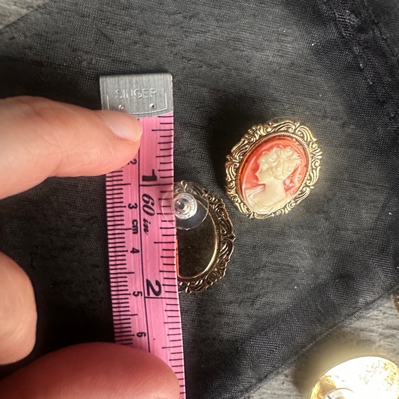Elegant Gold and Cameo Earrings Set - Picture 6 of 13